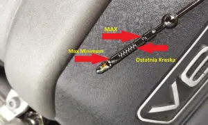 Prawidłowy poziom oleju na bagnecie Seat Altea. Olej znajduje się między oznaczeniami "Max Minimum" a "Ostatnia Kreska", co wskazuje na optymalny stan.