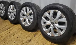Komplet czterech felg aluminiowych 17 cali z oponami Continental EcoContact 6, idealnych dla Renault Captur.