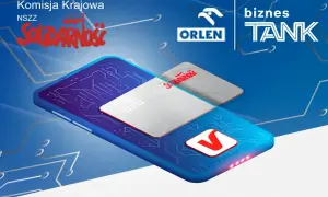 Karta podarunkowa Orlen na tle telefonu z grafiką obwodów drukowanych. Logo "Solidarności" i "Biznes Tank".