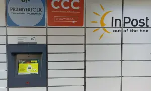 Paczkomat InPost z logo OLX i CCC. Ekran pokazuje instrukcje, jak wygenerować kod QR do nadania paczki.