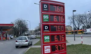 Ceny paliw na tablicy stacji BP: Diesel 7,60 zł, Pb95 6,16 zł, LPG 3,79 zł.