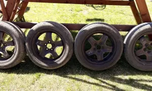 Cztery felgi z oponami do Opla Zafiry B. Rozmiar opon 205/55R16.