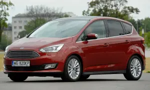 Pojemność baku Ford C-Max: 53 czy 60 litrów? Zasięg, rezerwa