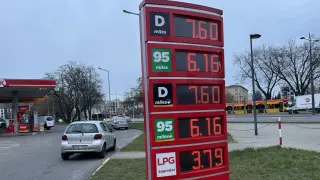 Ceny paliw na tablicy stacji BP: Diesel 7,60 zł, Pb95 6,16 zł, LPG 3,79 zł.