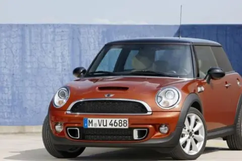 Ile paliwa mieści Mini R56? Pojemność baku i realny zasięg