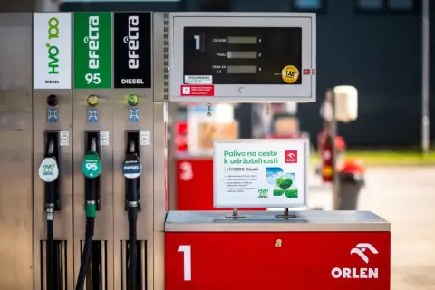 Dystrybutor paliw z HVO100 Diesel, paliwem przyszłości dla zrównoważonego transportu.