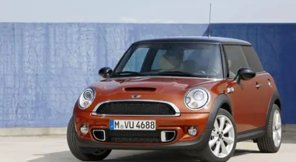 Ile paliwa mieści Mini R56? Pojemność baku i realny zasięg