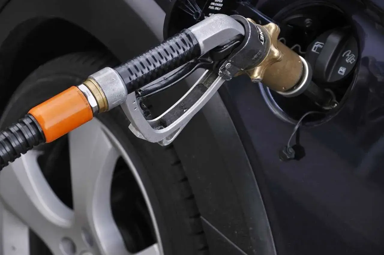 Wymiana butli LPG: Cały dzień w warsztacie? Czas, koszty, formalności