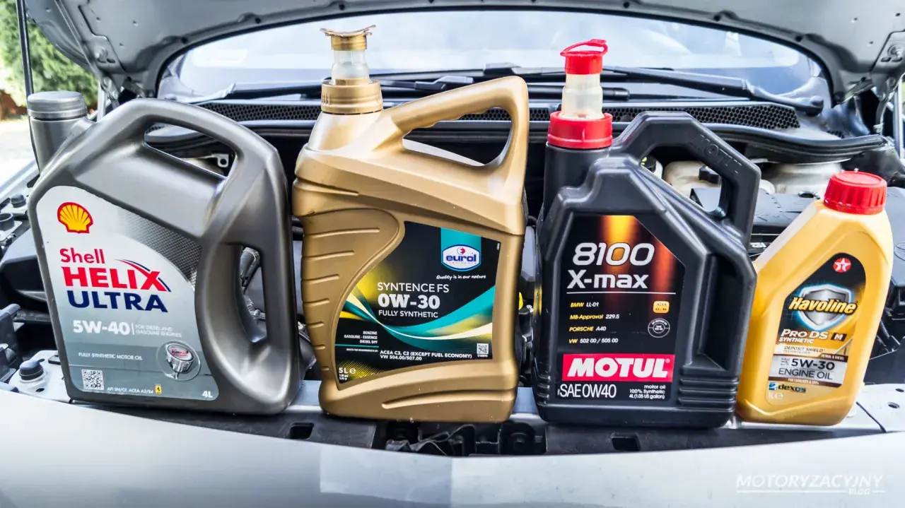 Różne marki oleju silnikowego: Shell Helix Ultra, Eurol Syntence FS, Motul 8100 X-max, Havoline ProDS M. Wybór odpowiedniego oleju to klucz do długowieczności silnika.