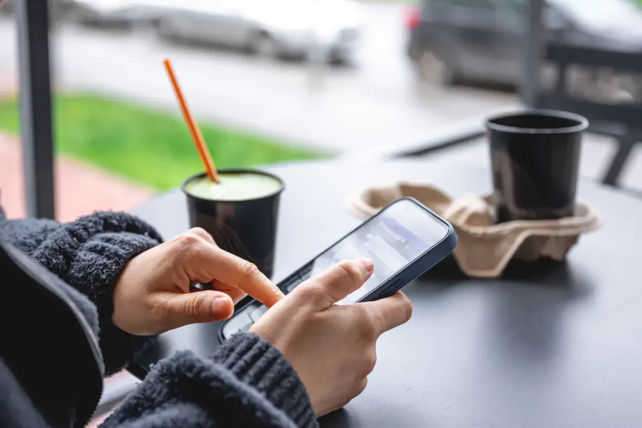 Kawa, smartfon i 20 minut przerwy. Tak zmieniły się postoje Polaków w trasie