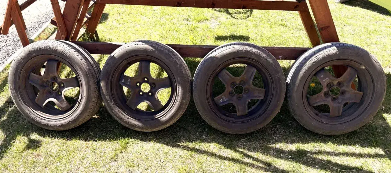 Cztery felgi z oponami do Opla Zafiry B. Rozmiar opon 205/55R16.