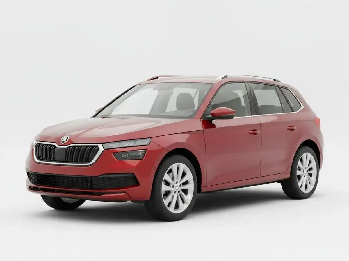 Czerwony Skoda Kamiq 2024, kompaktowy SUV, prezentuje się stylowo na białym tle.
