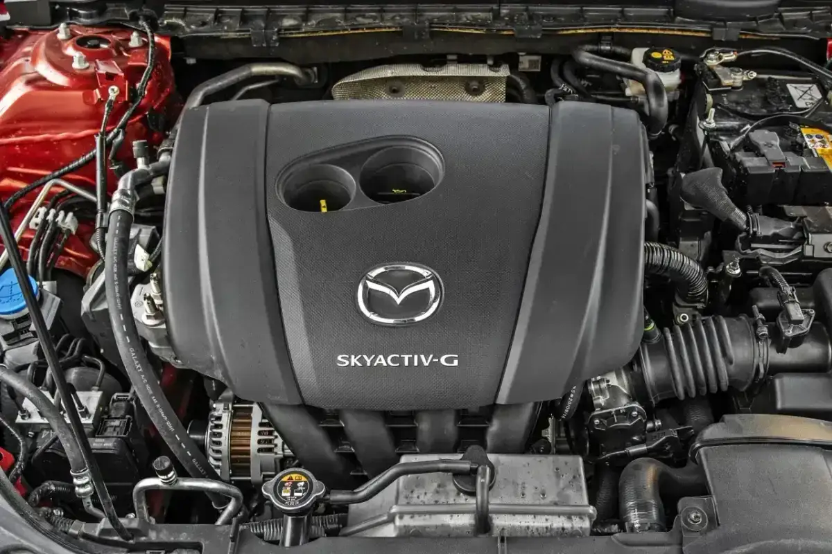 Silnik Skyactiv-G w Mazdzie 6 2.0 benzyna. Czysty i zadbany, gotowy do jazdy.
