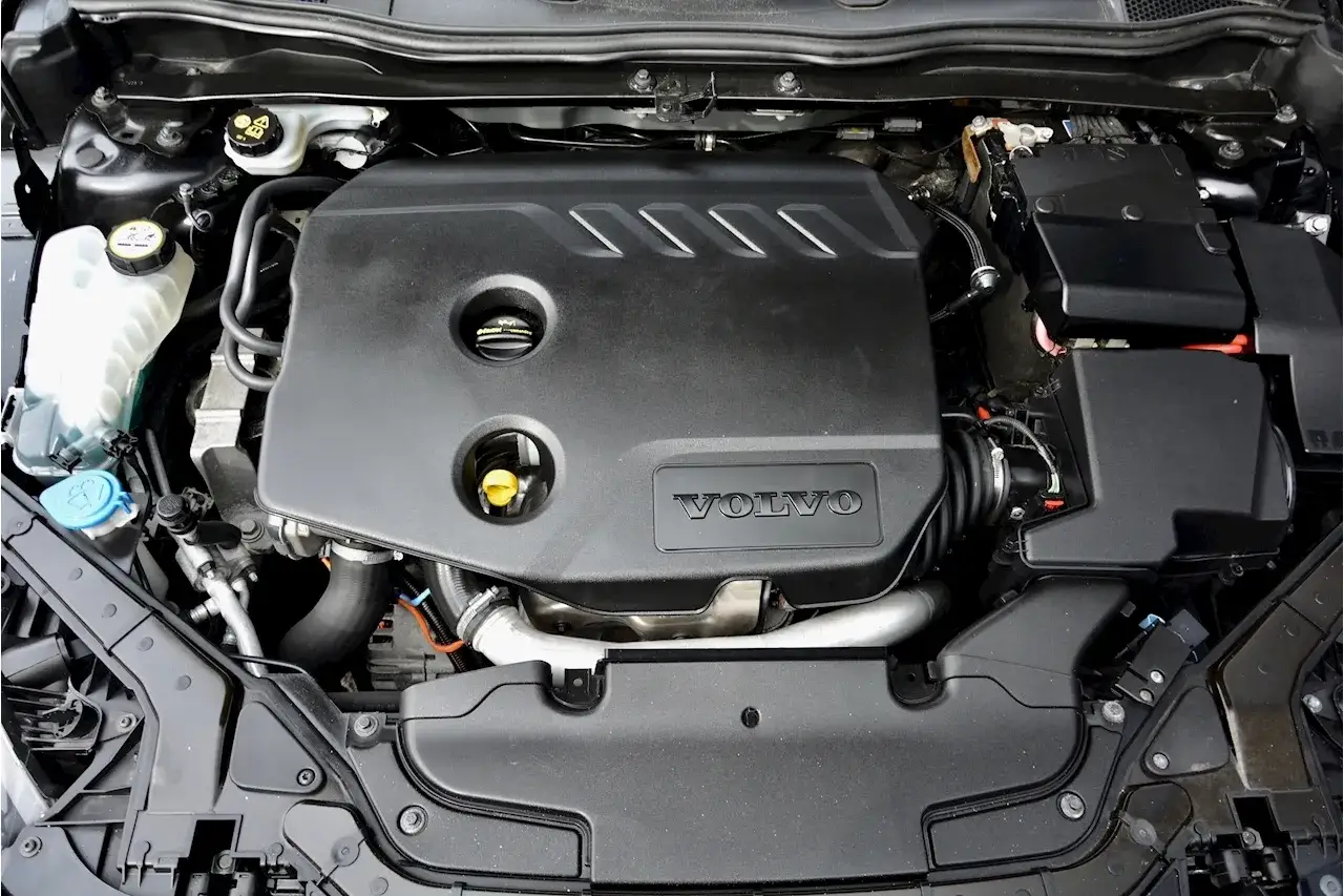 Silnik Volvo V40 2.0 diesel. Szukasz informacji, jaki olej do volvo v40 2.0 diesel? Sprawdź specyfikację.