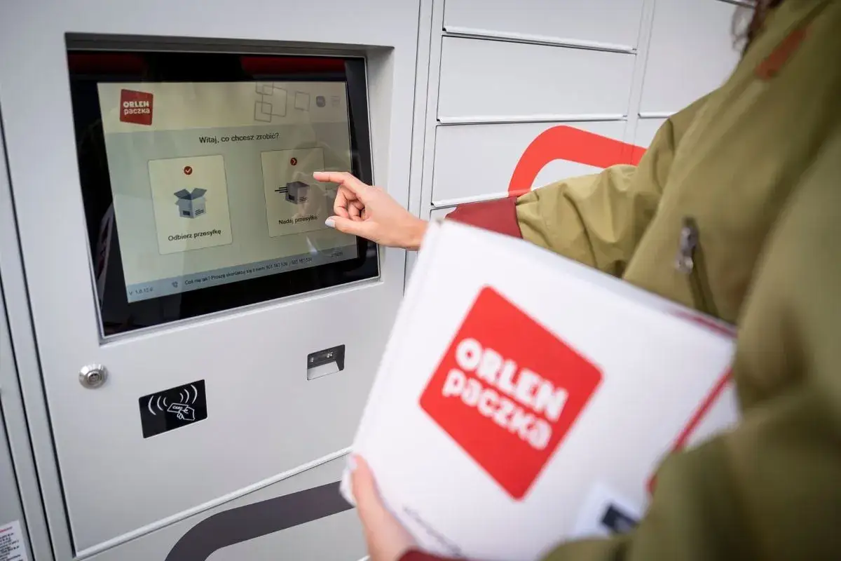 automat paczkowy Orlen Paczka ekran