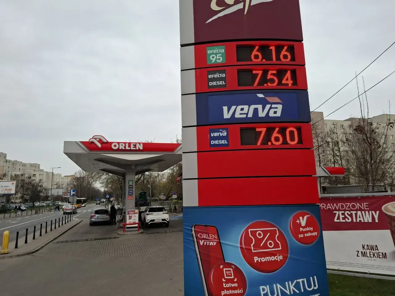Benzyna 95 cena 6.16 zł na Orlenie. Obok diesel 7.54 zł i verva diesel 7.60 zł.