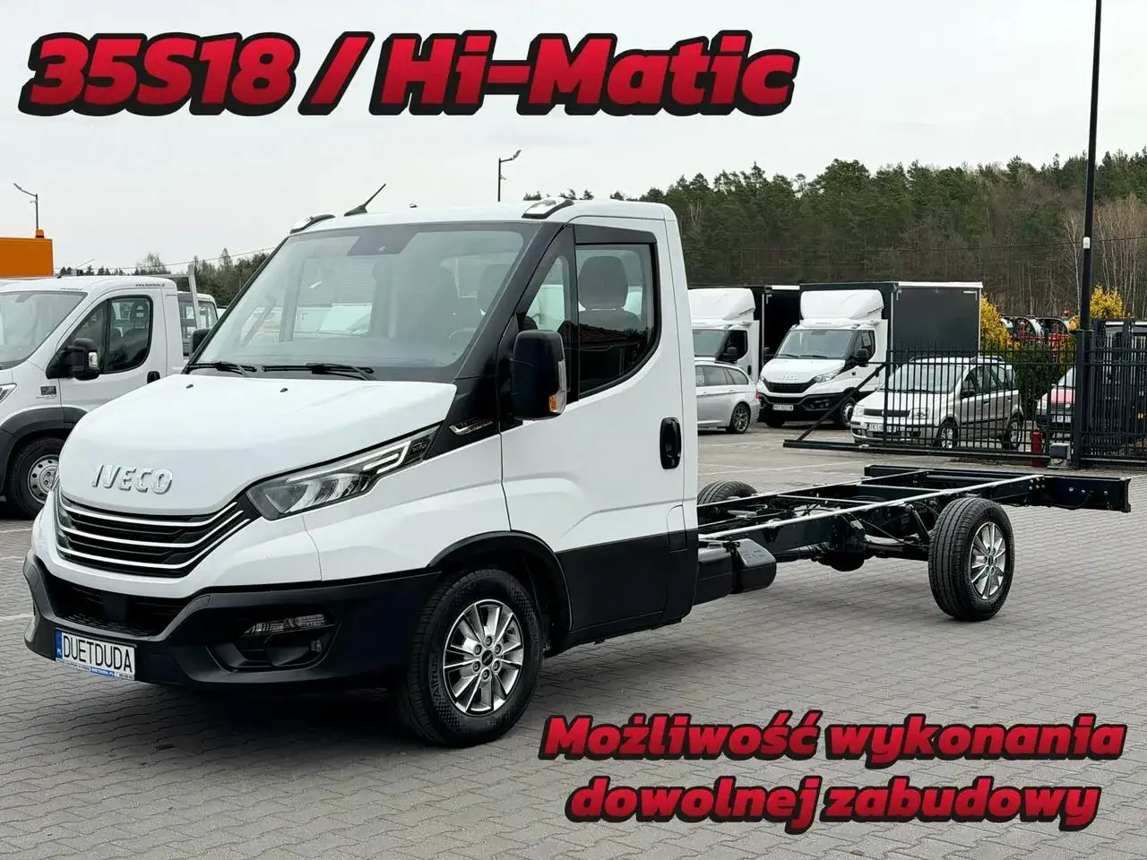 Biały Iveco 35s18 bez zabudowy, gotowy do stworzenia Twojego wymarzonego pojazdu.