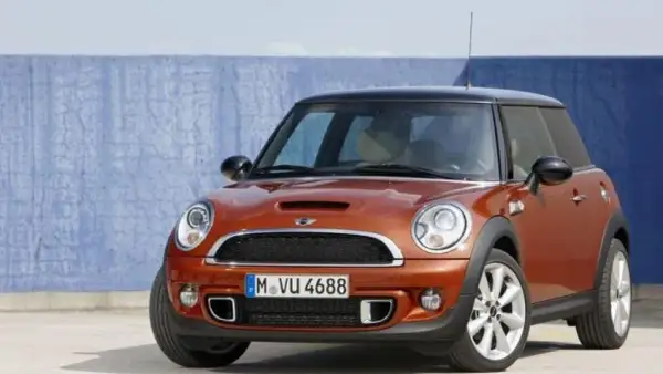 Ile paliwa mieści Mini R56? Pojemność baku i realny zasięg