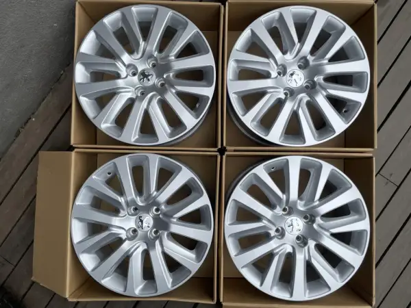 Cztery nowe felgi aluminiowe do Peugeot 407, gotowe do montażu. Idealne opony do tych felg zapewnią komfort i bezpieczeństwo.