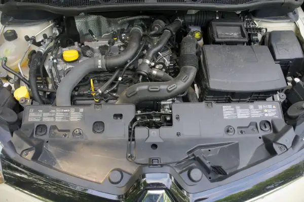 Silnik Renault Captur 2017, czysty i zadbany, gotowy do drogi.