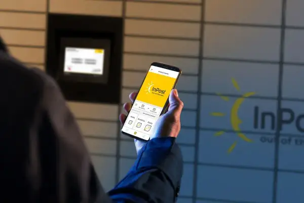 Odbiór paczki w inpost skrytce za pomocą aplikacji mobilnej.