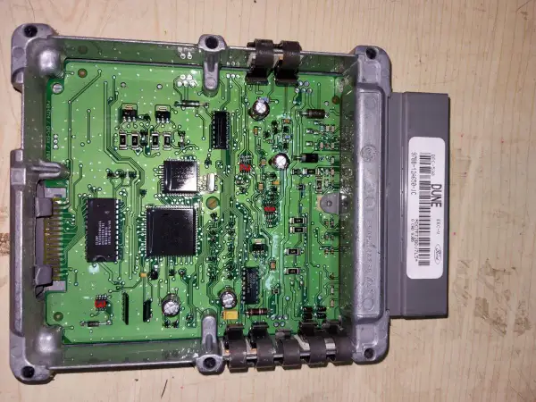 Elektronika Forda z kodem błędu DTC P1260. Widoczny moduł EEC-V z numerem 97BB-12A650-JC.